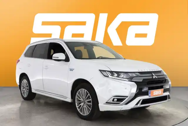 Valkoinen Maastoauto, Mitsubishi Outlander PHEV – VAR-16063