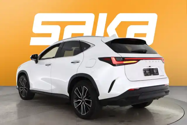 Valkoinen Maastoauto, Lexus NX – VAR-16268