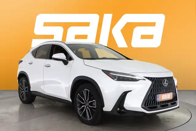 Valkoinen Maastoauto, Lexus NX – VAR-16268