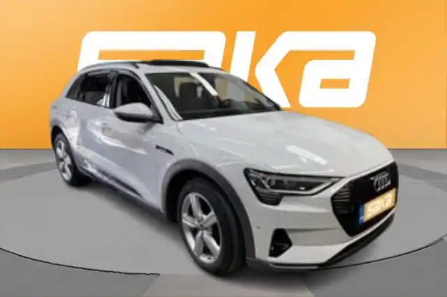 Valkoinen Maastoauto, Audi e-tron – VAR-16271