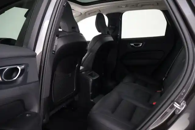 Musta Maastoauto, Volvo XC60 – VAR-16325