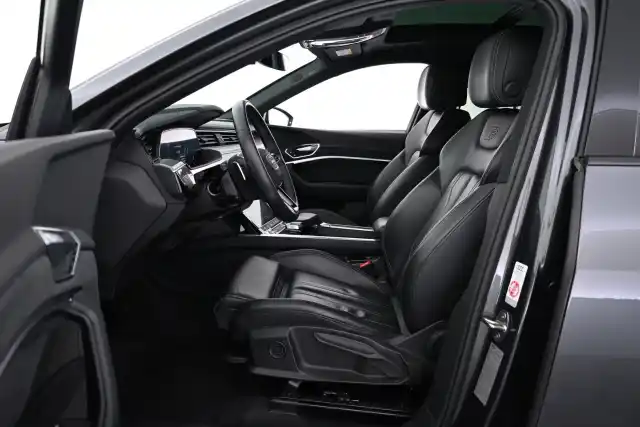 Harmaa Maastoauto, Audi e-tron – VAR-16382