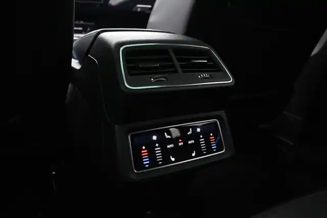 Harmaa Maastoauto, Audi e-tron – VAR-16382