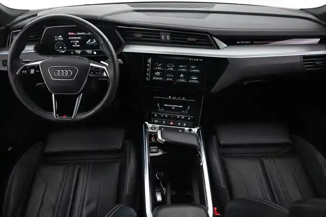 Harmaa Maastoauto, Audi e-tron – VAR-16382