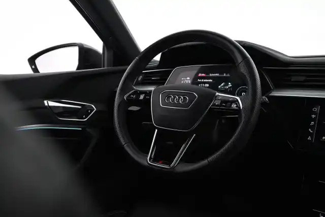 Harmaa Maastoauto, Audi e-tron – VAR-16382