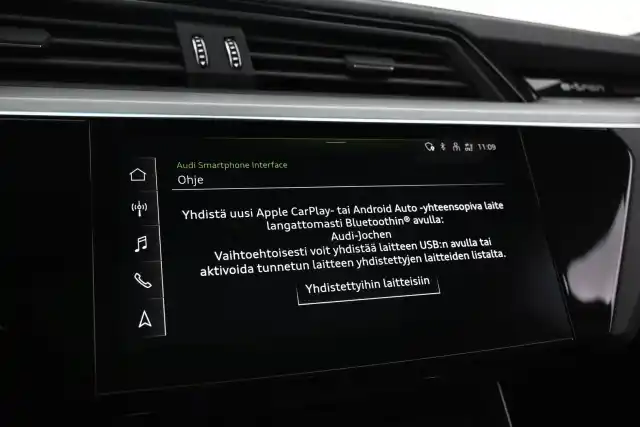 Harmaa Maastoauto, Audi e-tron – VAR-16382