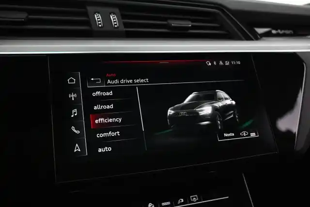 Harmaa Maastoauto, Audi e-tron – VAR-16382