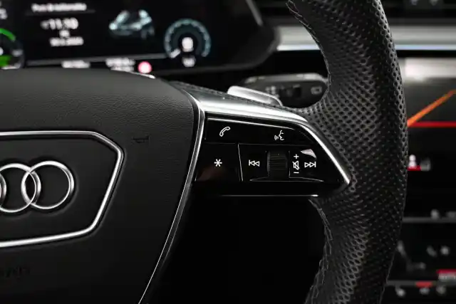 Harmaa Maastoauto, Audi e-tron – VAR-16382