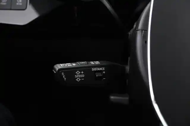 Harmaa Maastoauto, Audi e-tron – VAR-16382