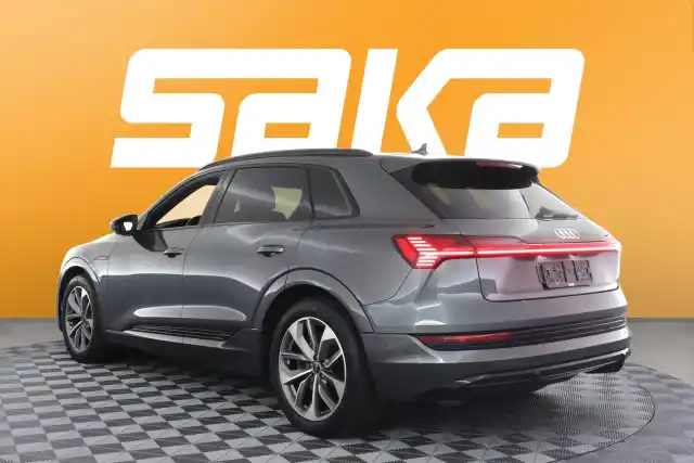 Harmaa Maastoauto, Audi e-tron – VAR-16382
