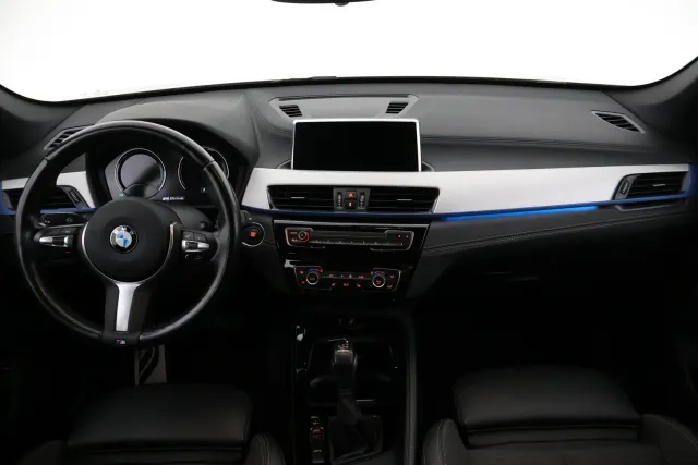Musta Maastoauto, BMW X1 – VAR-16415