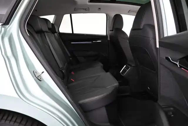 Vihreä Maastoauto, Skoda Enyaq – VAR-16442