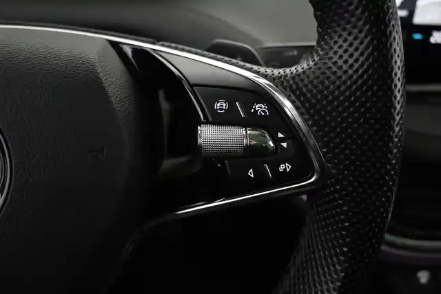 Vihreä Maastoauto, Skoda Enyaq – VAR-16442