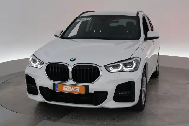 Valkoinen Maastoauto, BMW X1 – VAR-16476