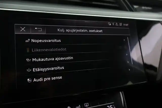 Harmaa Maastoauto, Audi e-tron – VAR-16523
