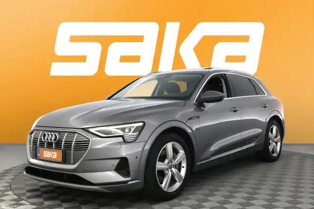 Harmaa Maastoauto, Audi e-tron – VAR-16523