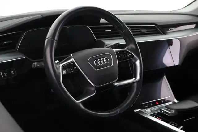 Harmaa Maastoauto, Audi e-tron – VAR-16523