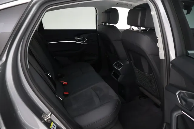 Harmaa Coupe, Audi e-tron – VAR-16528