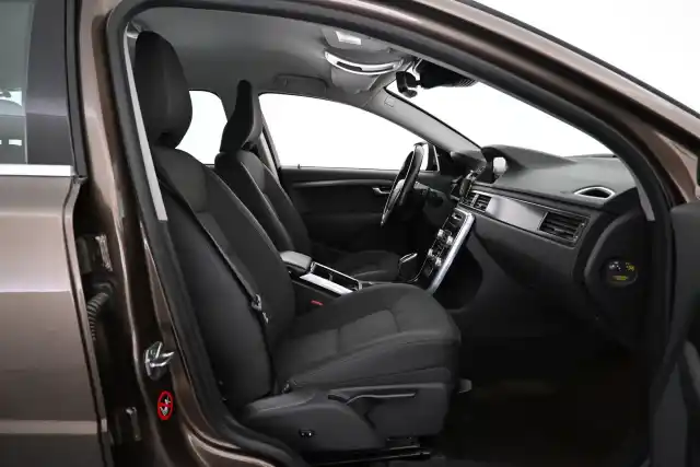 Ruskea Farmari, Volvo XC70 – VAR-16571