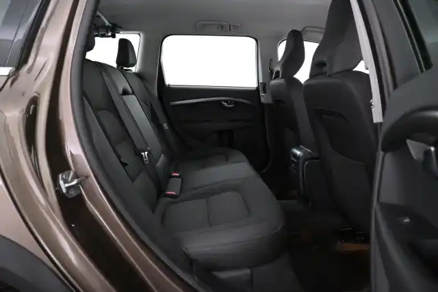 Ruskea Farmari, Volvo XC70 – VAR-16571