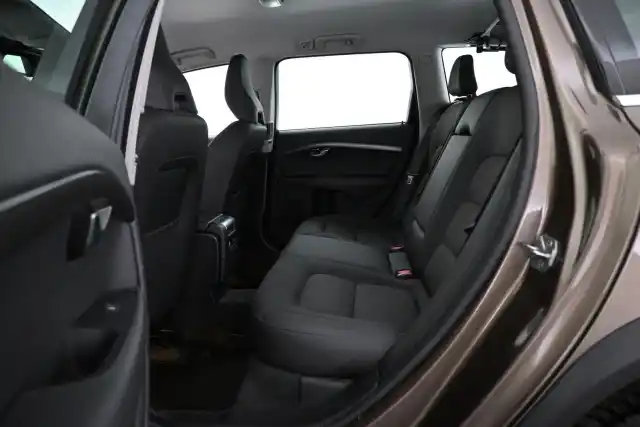 Ruskea Farmari, Volvo XC70 – VAR-16571