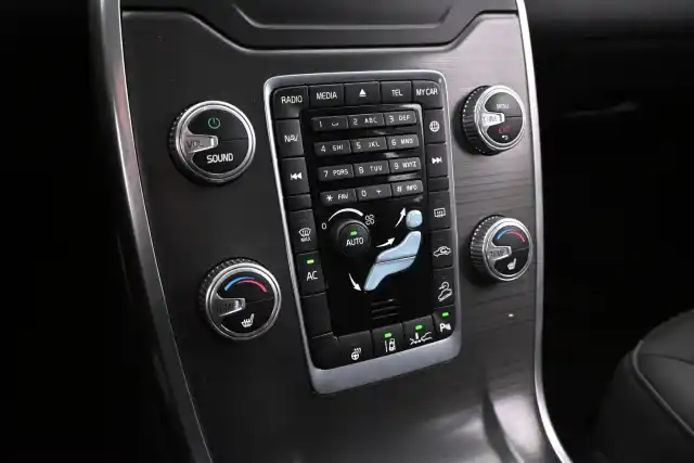 Ruskea Farmari, Volvo XC70 – VAR-16571