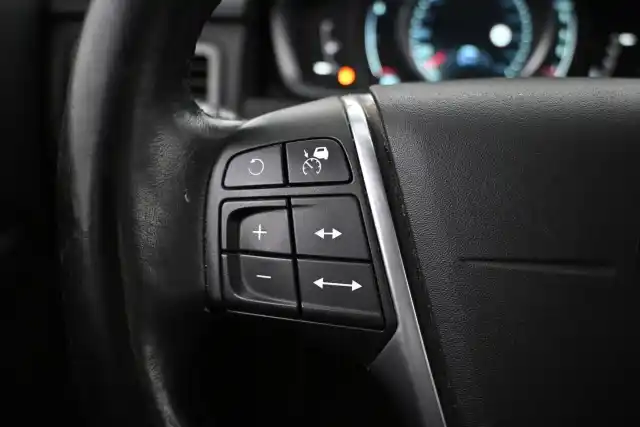 Ruskea Farmari, Volvo XC70 – VAR-16571