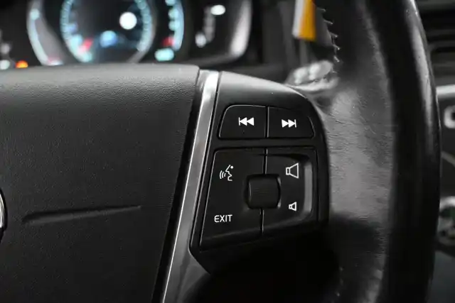 Ruskea Farmari, Volvo XC70 – VAR-16571
