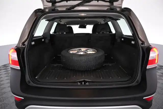 Ruskea Farmari, Volvo XC70 – VAR-16571