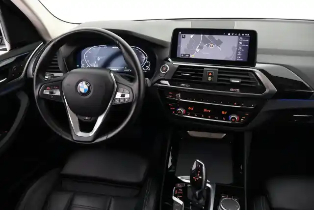 Musta Maastoauto, BMW X3 – VAR-16697