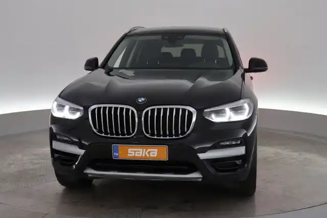 Musta Maastoauto, BMW X3 – VAR-16697