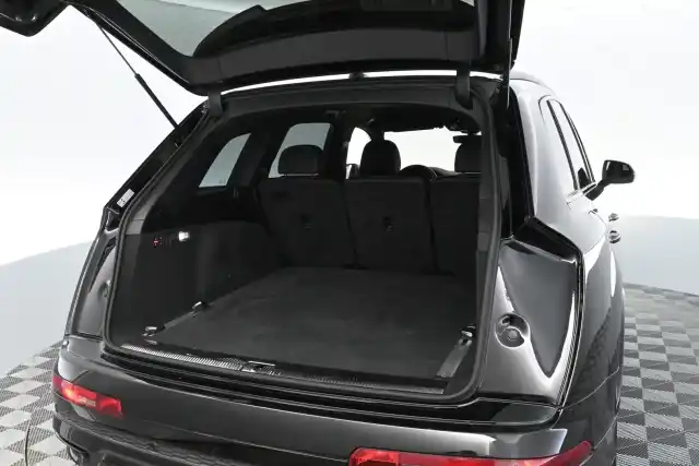 Musta Maastoauto, Audi Q7 – VAR-16710