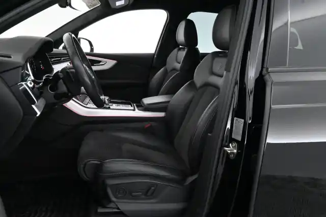 Musta Maastoauto, Audi Q7 – VAR-16710