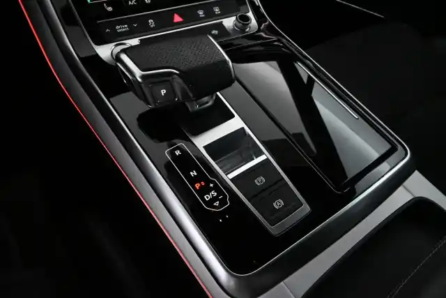 Musta Maastoauto, Audi Q7 – VAR-16710