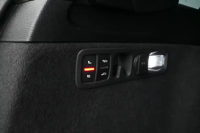 Musta Maastoauto, Audi Q7 – VAR-16710