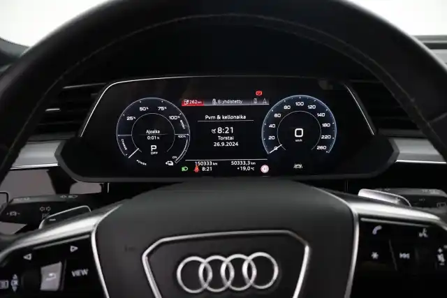 Harmaa Maastoauto, Audi e-tron – VAR-16737