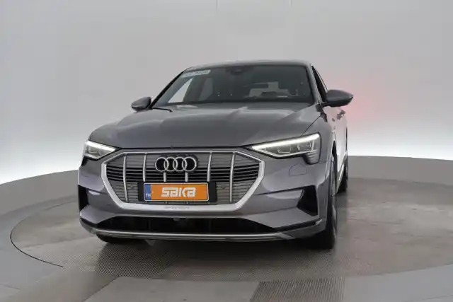 Harmaa Maastoauto, Audi e-tron – VAR-16737