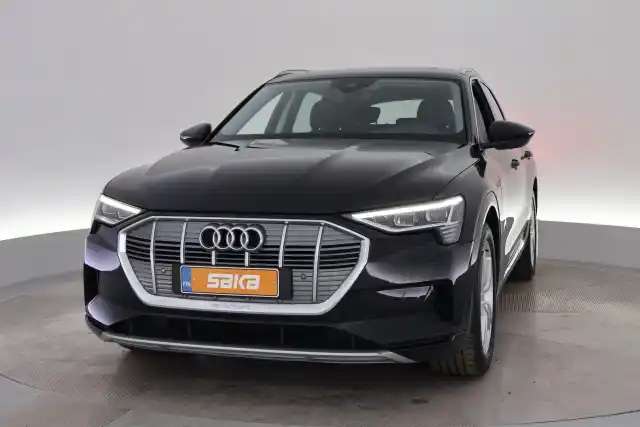 Musta Maastoauto, Audi e-tron – VAR-16774