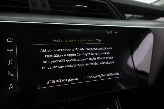 Musta Maastoauto, Audi e-tron – VAR-16774