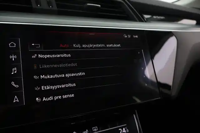 Musta Maastoauto, Audi e-tron – VAR-16774