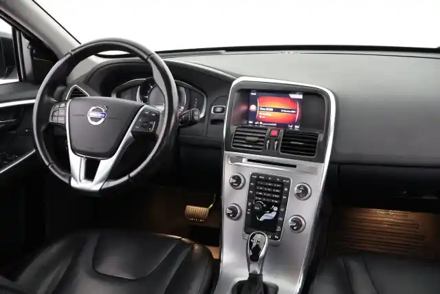 Harmaa Maastoauto, Volvo XC60 – VAR-16849