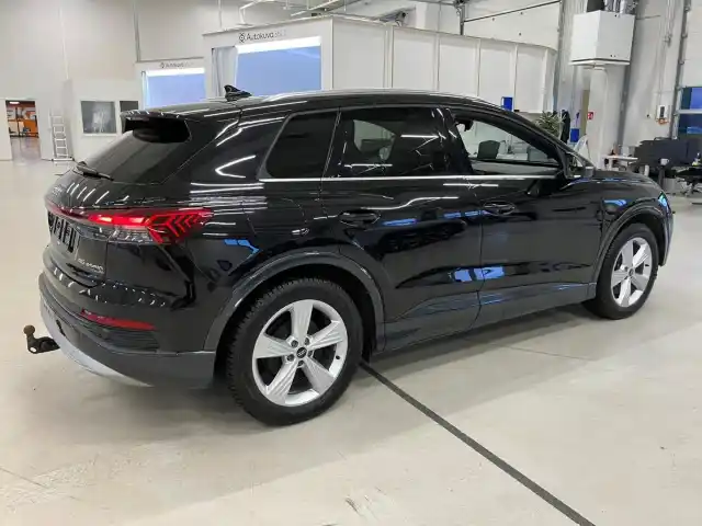 Musta Maastoauto, Audi Q4 e-tron – VAR-16862