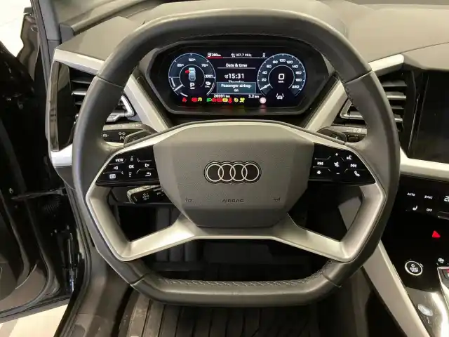 Musta Maastoauto, Audi Q4 e-tron – VAR-16862