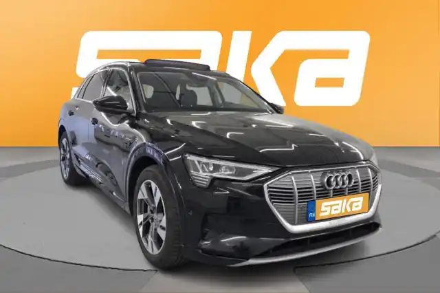 Musta Maastoauto, Audi e-tron – VAR-17003