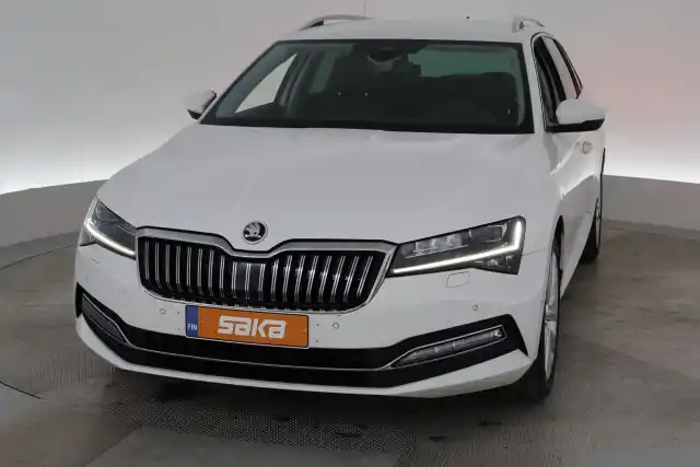 Valkoinen Farmari, Skoda Superb – VAR-17025