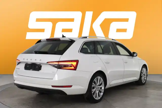 Valkoinen Farmari, Skoda Superb – VAR-17025