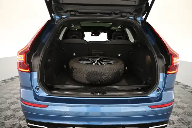 Sininen Maastoauto, Volvo XC60 – VAR-17053