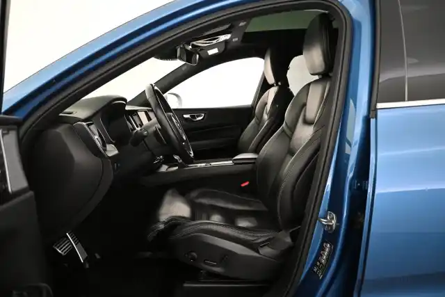 Sininen Maastoauto, Volvo XC60 – VAR-17053