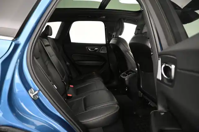 Sininen Maastoauto, Volvo XC60 – VAR-17053