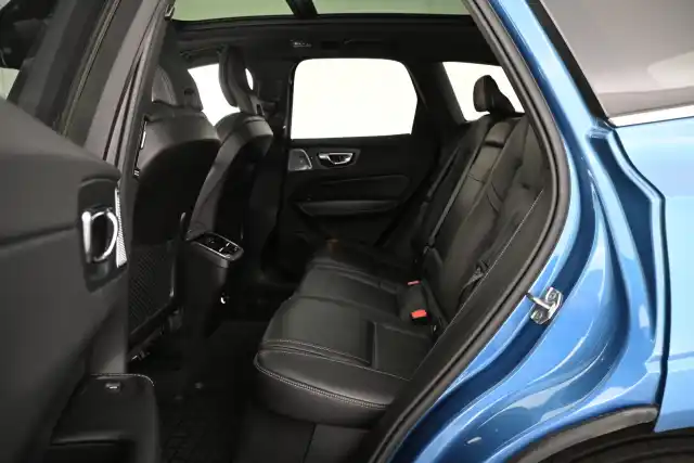 Sininen Maastoauto, Volvo XC60 – VAR-17053